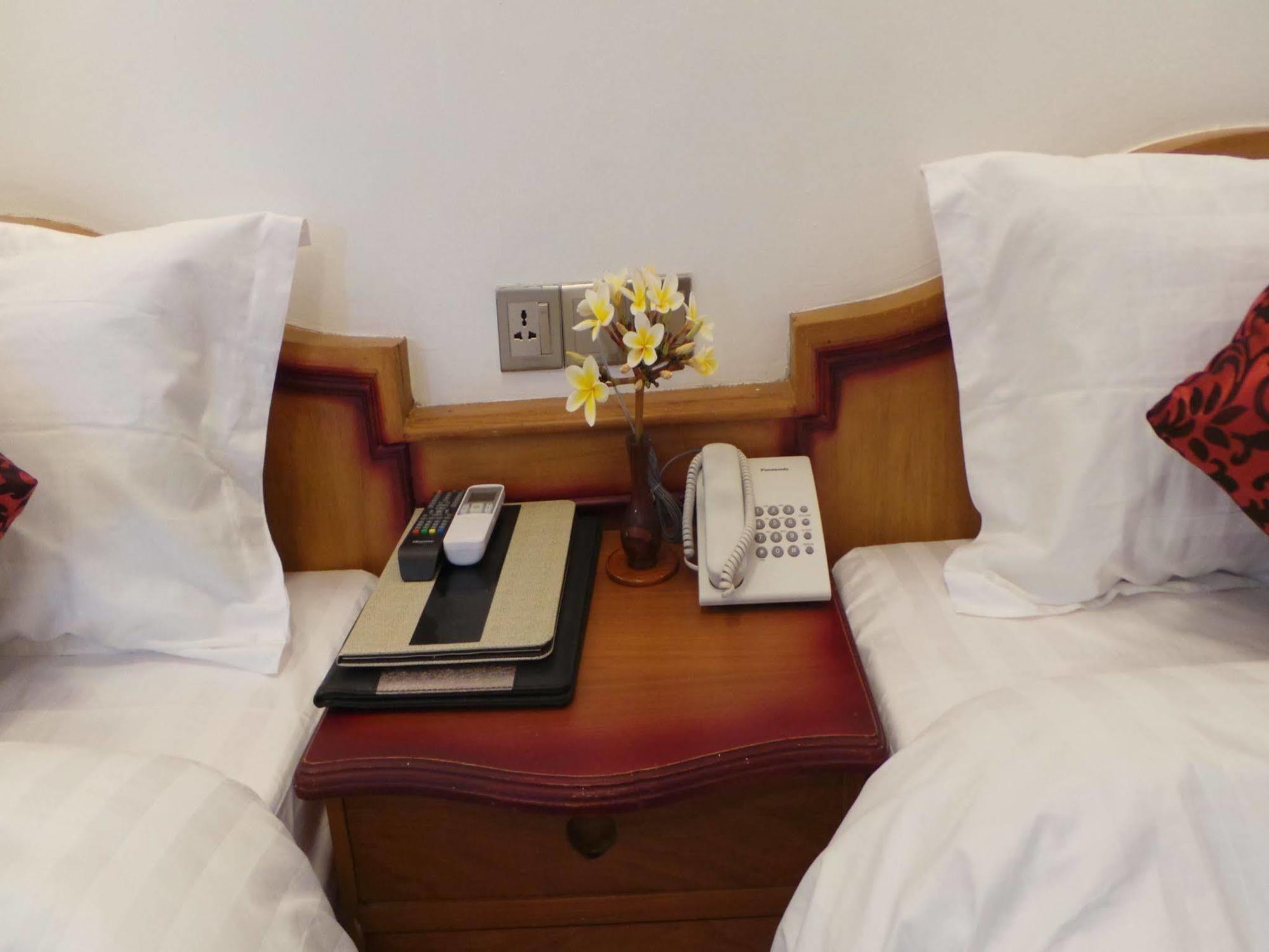 Mandalay White House Hotel Extérieur photo
